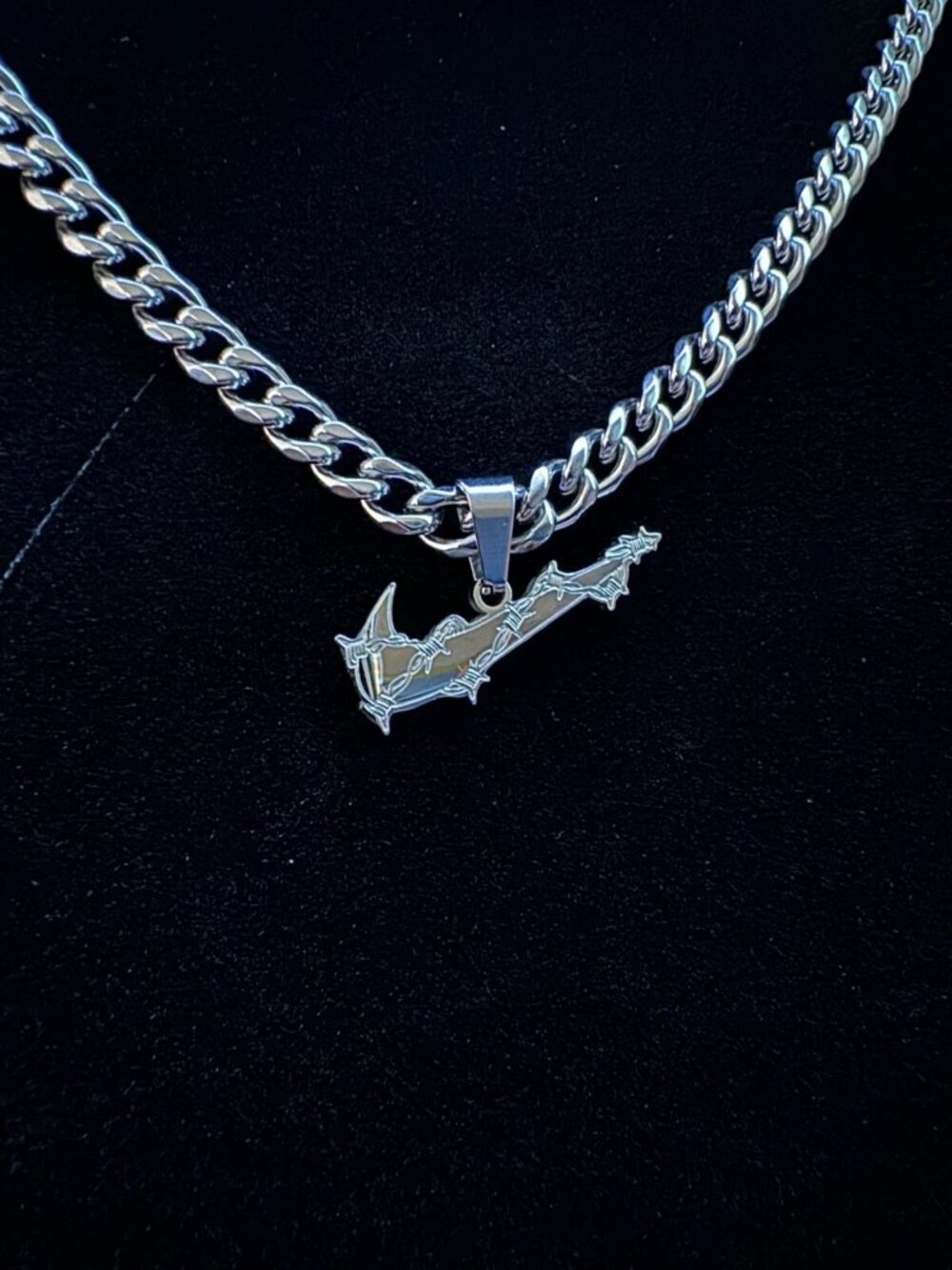 Nike Barbwire Swoosh Pendant - 5mm Cuban Chain - 22" Silver Necklace - Y2K